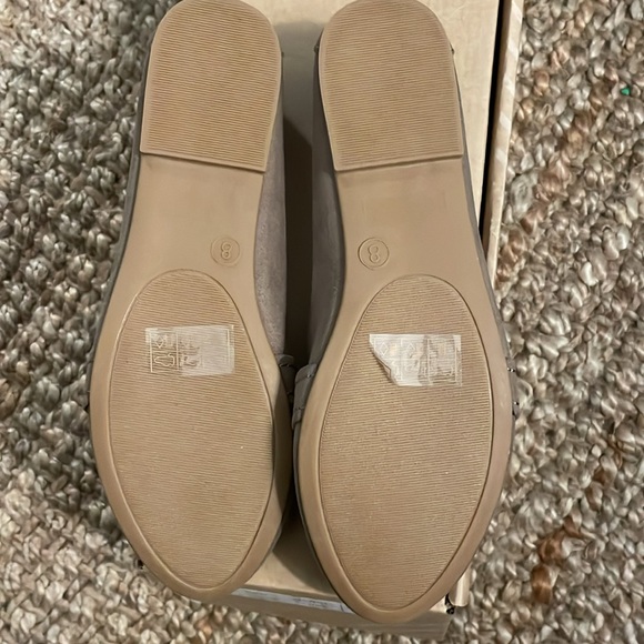 New in box Journey Collection Marco Flats in Taupe - Picture 5 of 6
